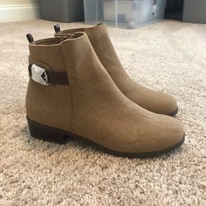 Cushion Walk Low Rider Bootie